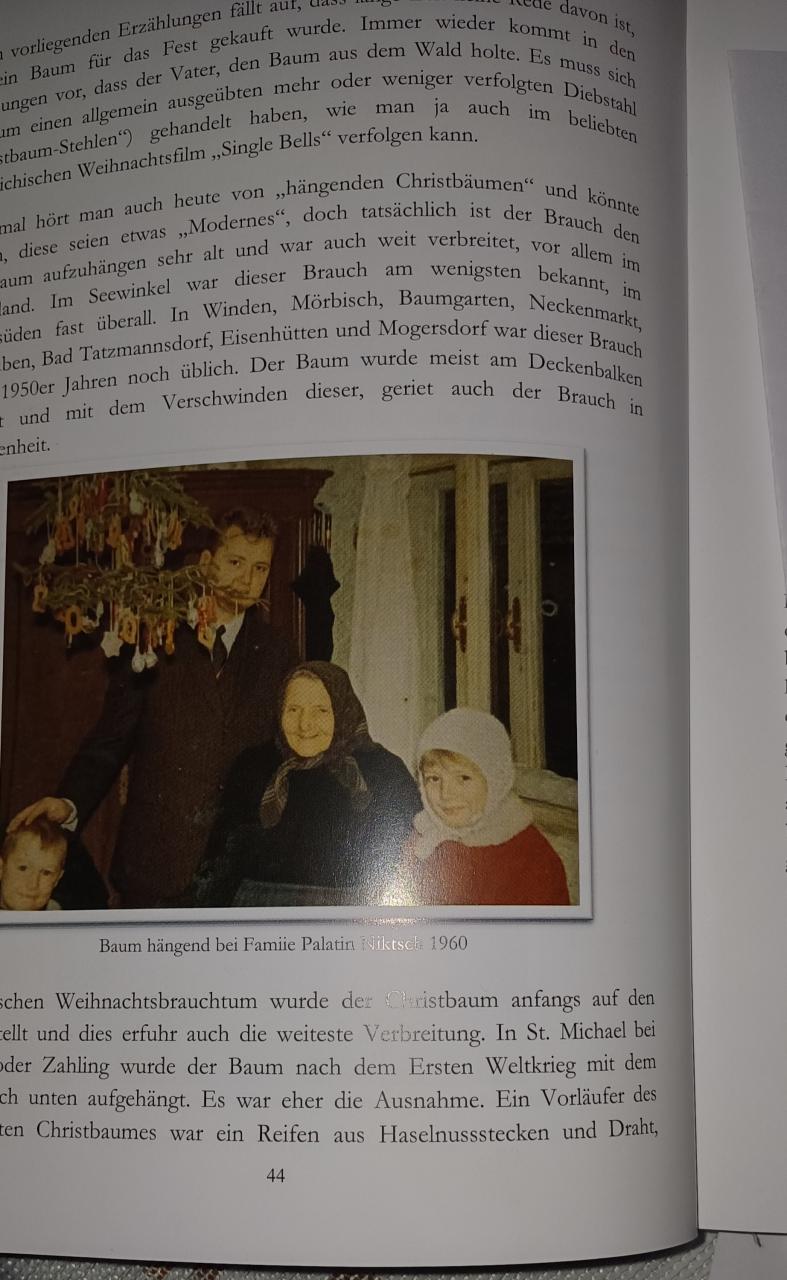 Buchpräsentation und Öffnung des Adventfensters 